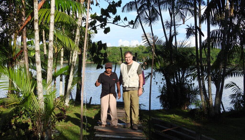 Neves e Ismael - rio ao fundo