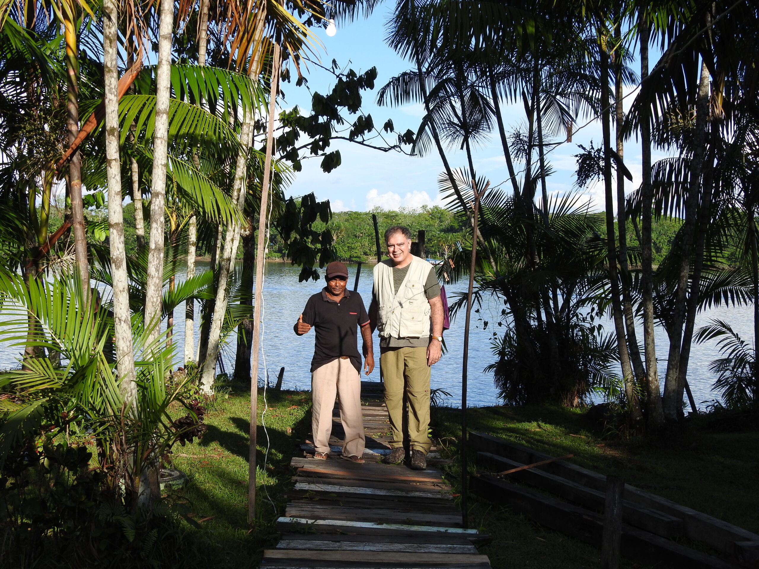 Neves e Ismael - rio ao fundo